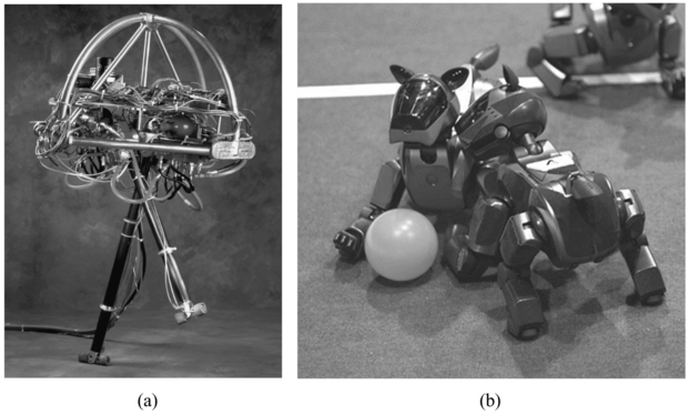 (a) Marc Raibert egyik lépegető robotja mozgás közben. (b) A Sony AIBO robot focizás közben (copyright 2001, The RoboCup Federation).